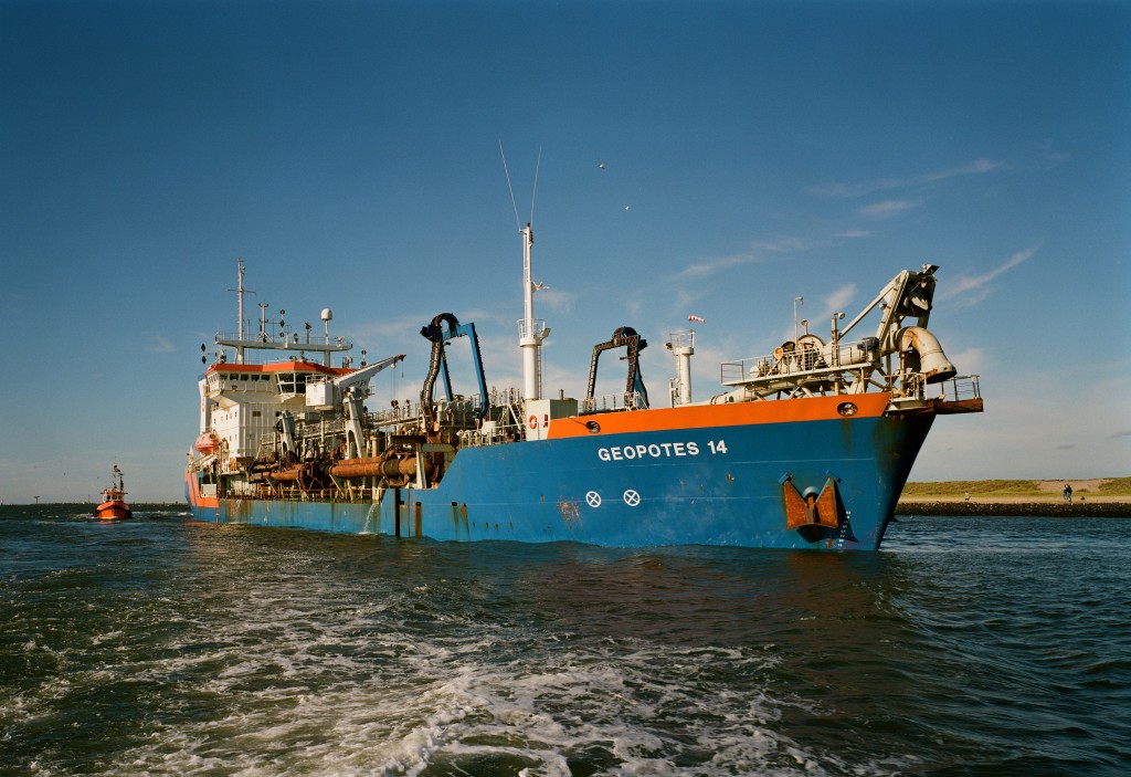 Baggerschip Geopotus bij Hoek van Holland. Rens Jacobs, 1989, RWS.