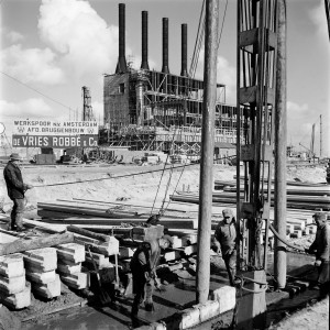 Amsterdam 1952, bouw van de energiecentrale Hemweg. Foto: Ad Windig, MAI, HH