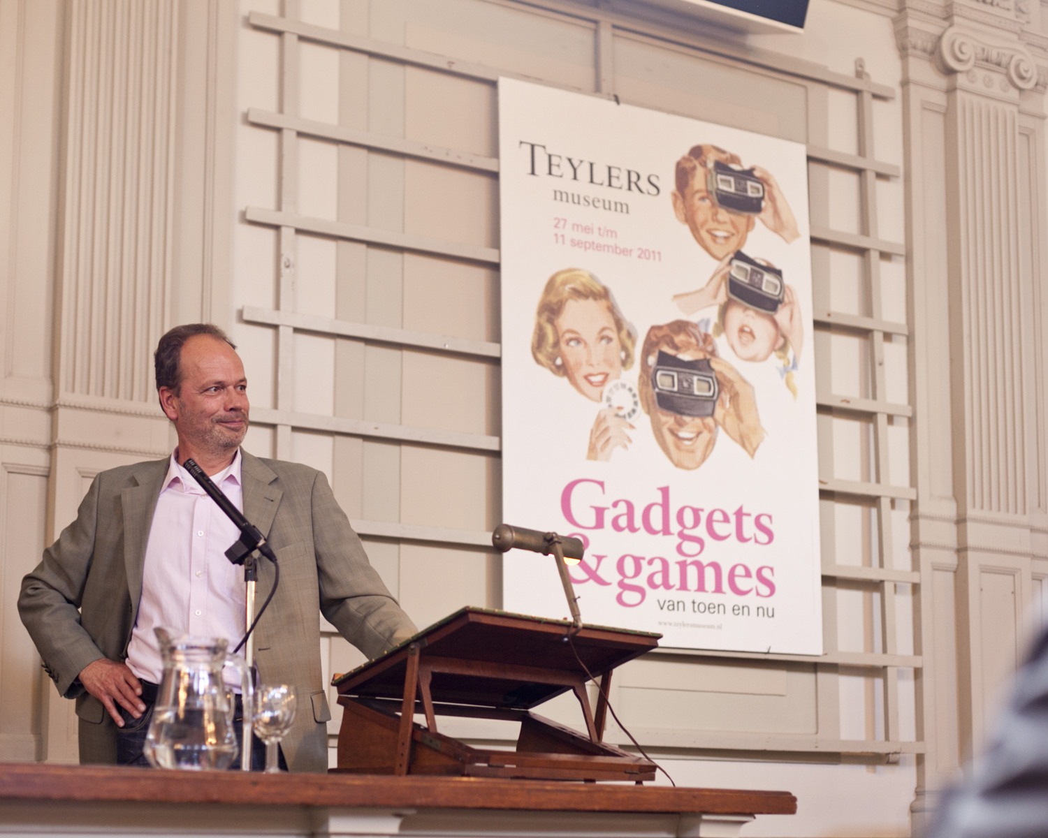 Hier sta ik in de gehoorzaal van Teylers Museum waar De Ingenieur in 2011 haar 125-jarig bestaan vierde met de expositie Gadgets & Games.