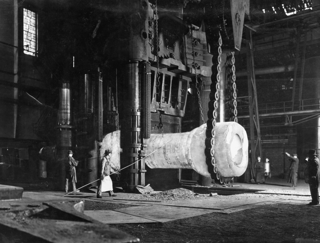 2-T12-E1-1900-3 (35935) 15.000t-Presse bei Krupp / Foto Technik: Metalle / Eisen und Stahl. - 15.000 t - Presse in den Kruppwerken in Essen. - Foto, um 1900. E: 15.000t Press at Krupp / Photo / c.1900 Technology / Metal: Iron and Steel. - 15.000 t - press at the Krupp works in Essen, Germany. - Photo, c.1900.