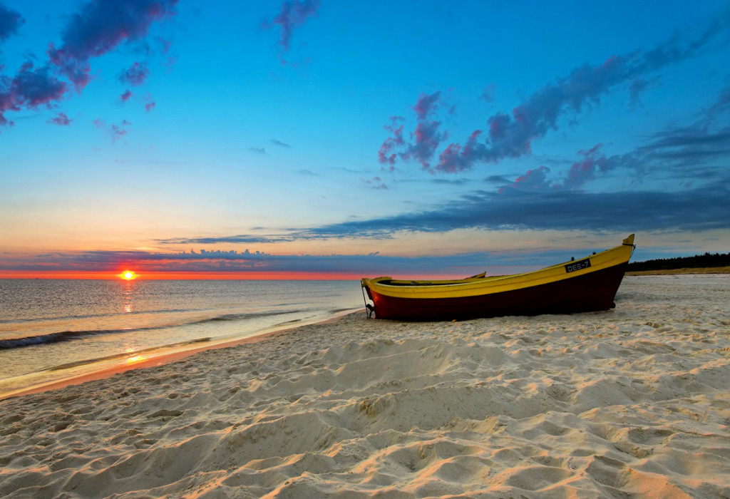 It Soal in Workum heeft een mooi starnd voor dagrecreatie. Maak hand in hand een mooie strandwandeling, sla vanaf de wal uw hengel uit of geniet van een heerlijke boottocht terwijl de wind door uw haren strijkt… Het zijn dé ingrediënten voor een onvergetelijke vakantie in watersportprovincie Friesland.